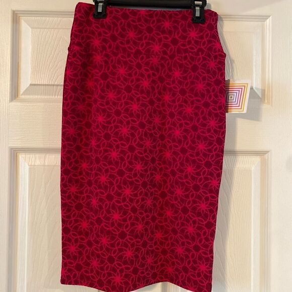 New with tags - Red Lularoe Cassie Skirt - Size XS - Picture 1 of 3